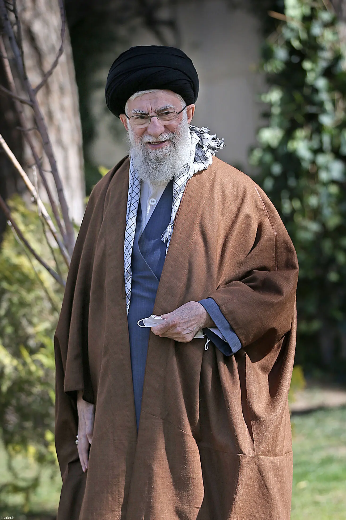 رهبر معظم انقلاب به مناسبت روز دختکاری نهال کاشتند/گزارش تصویری