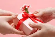 چرا باید هدیه را اول به دخترها داد؟/ روایت پیامبر اکرم(ص)درباره هدیه دادن