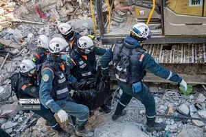 
عملیات جستجوی نجات در حلب ۴۰ ساعت دیگر پایان می‌یابد
