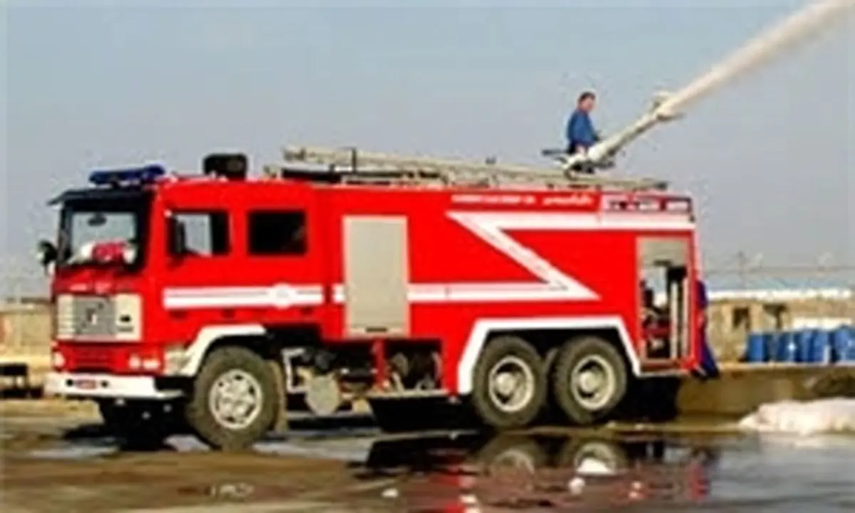 سقوط جرثقیل در خیابان خیام