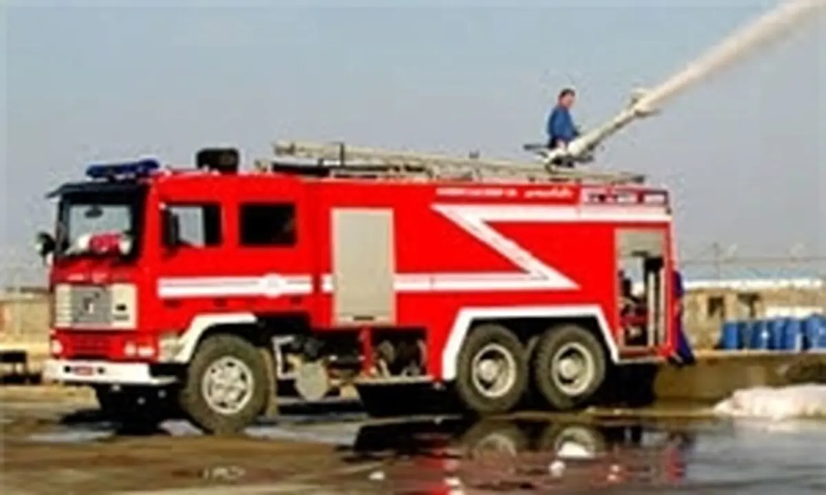 سقوط جرثقیل در خیابان خیام