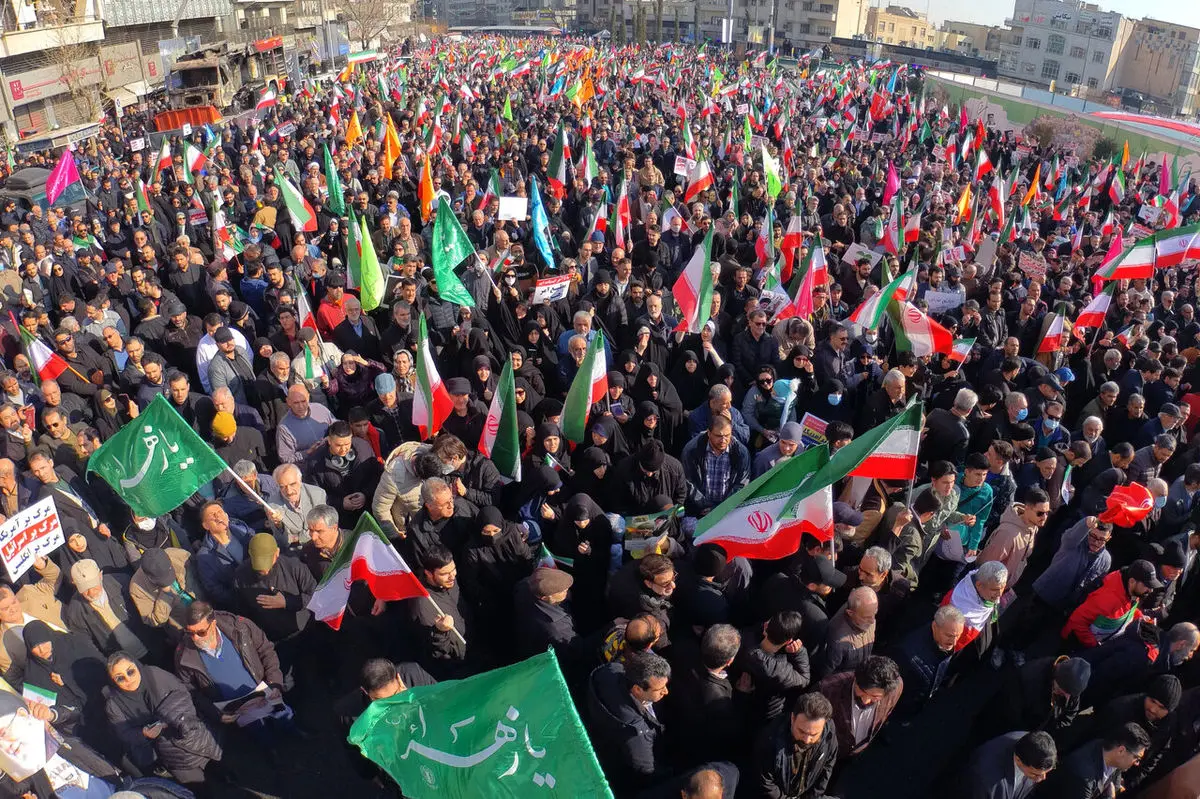 جمهوری اسلامی در حال فروپاشی است؟