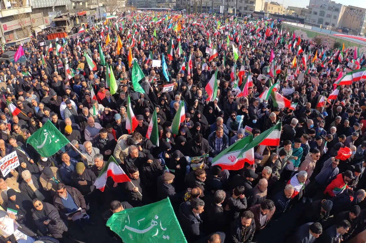 جمهوری اسلامی در حال فروپاشی است؟
