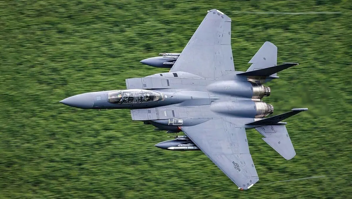 ارتش ایران جنگنده آمریکایی اف ۱۵ را ساقط کرد
