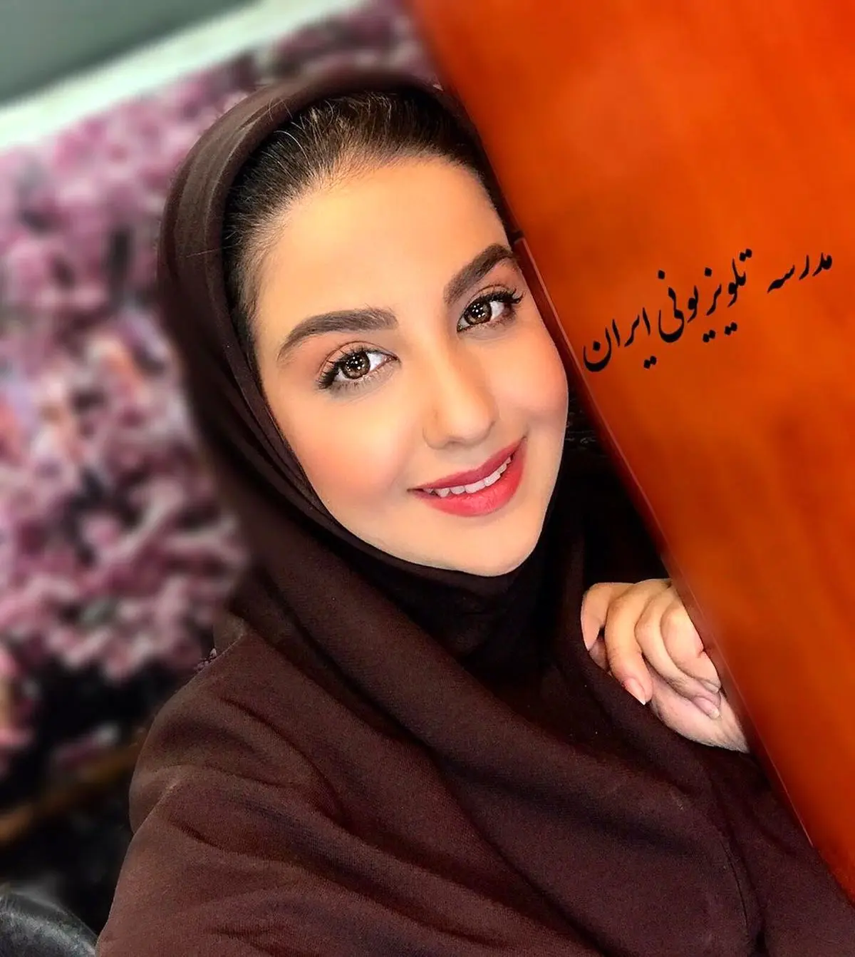 ذوق زدگی خانم مجری بخاطر افزایش فالورهایش/ عکس
