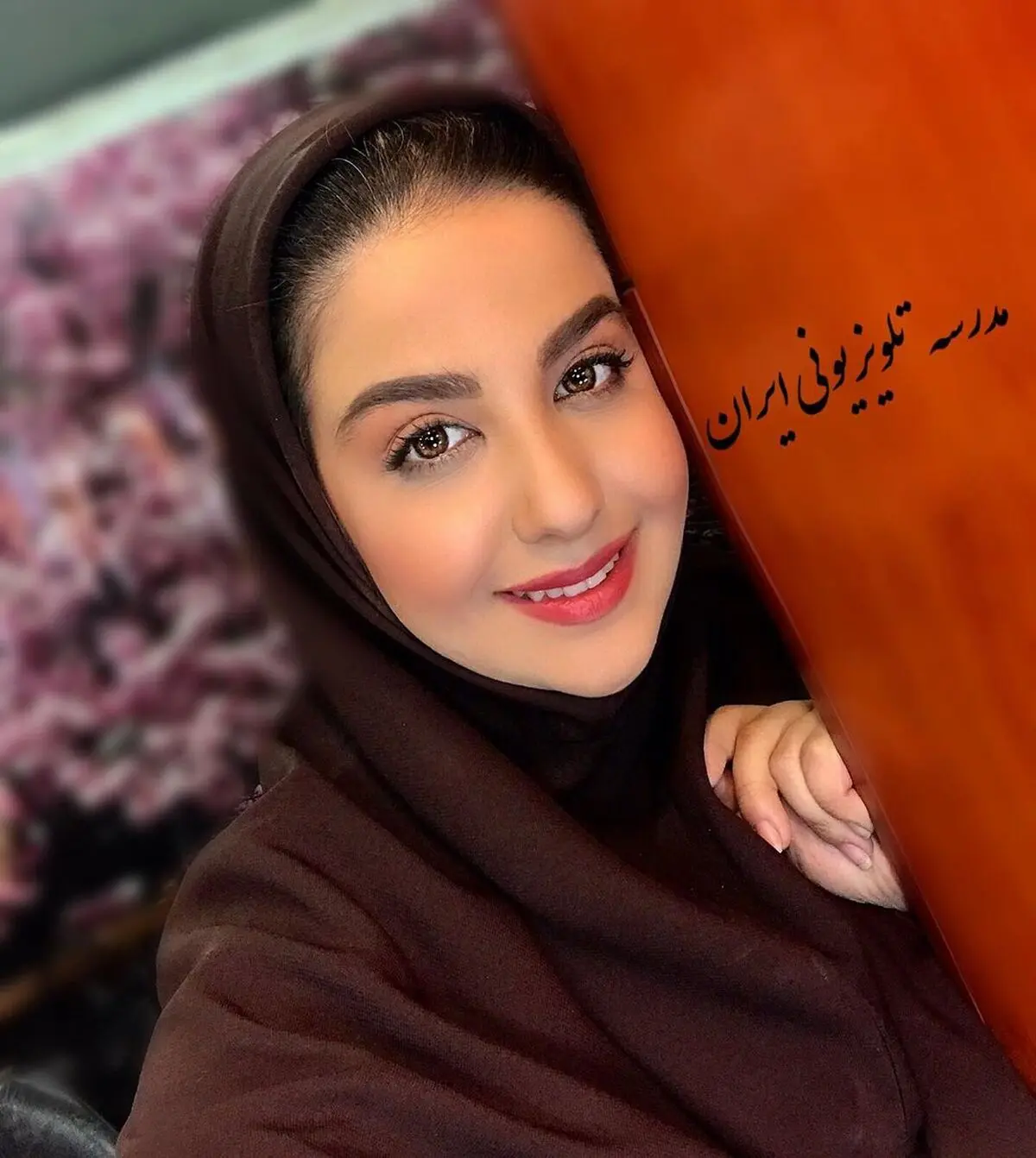 ذوق زدگی خانم مجری بخاطر افزایش فالورهایش/ عکس