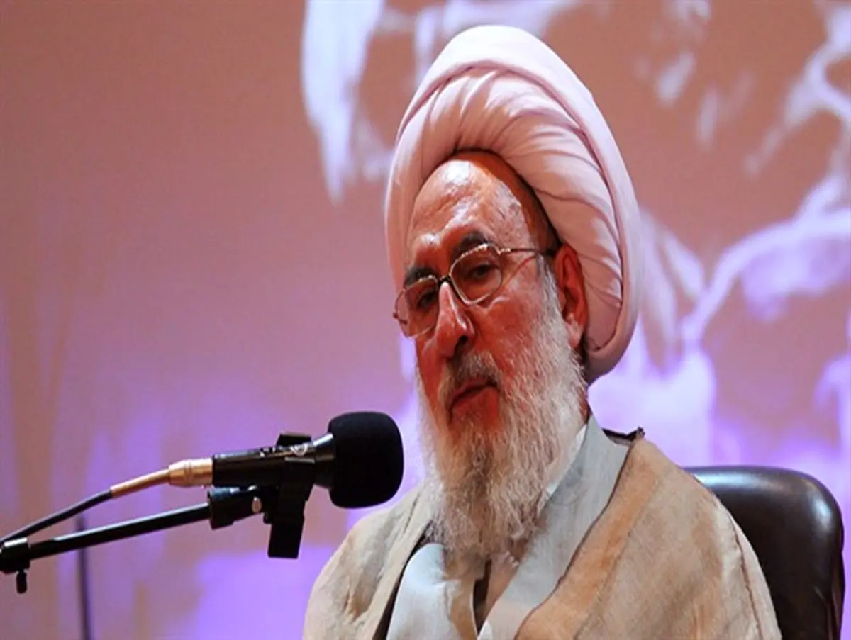 کسانی که آمریکا را دوست جلوه میدهند قبل از اینکه نفرین شوند، توبه کنند
