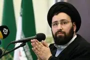 غوغای سید علی خمینی در بزرگداشت شهید خامنه‌ای: هرکس بخواهد مذاکره کند برای اینکه به صلح با آمریکا برسد، خائن است