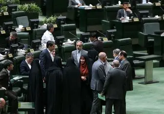 نمایندگانی که با تاخیر به جلسه امروز مجلس شورای اسلامی رفتند+اسامی