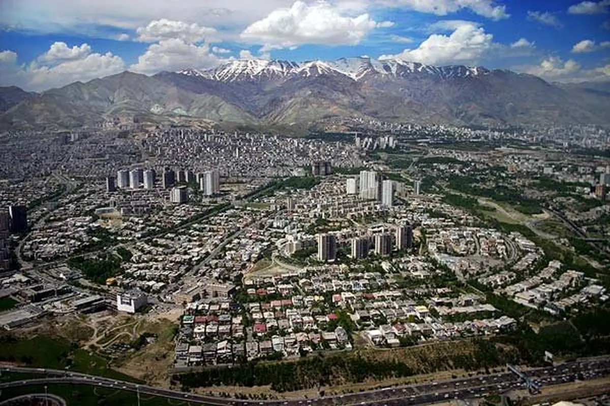 آمار بالای تردد روزانه خودروها از پل صدر