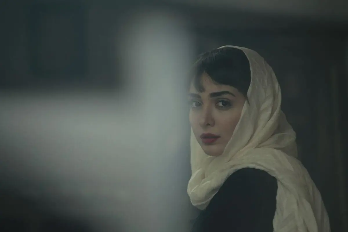 نگاه نگران «المیرا دهقانی»/ عکس