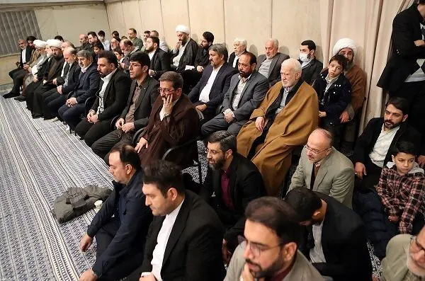 دیدار مداحان و شاعران اهل بیت‌(ع) با مقام معظم رهبری/گزارش تصویری
