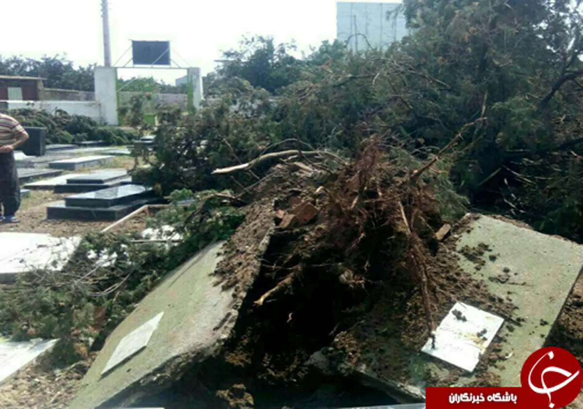 نبش قبر به علت وقوع طوفان + تصویر