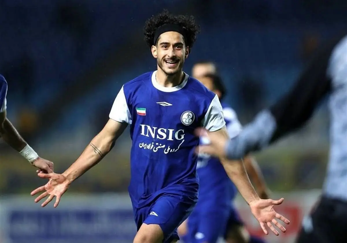 پرسپولیس برای جذب مهاجم استقلال دست‌به‌جیب می‌شود