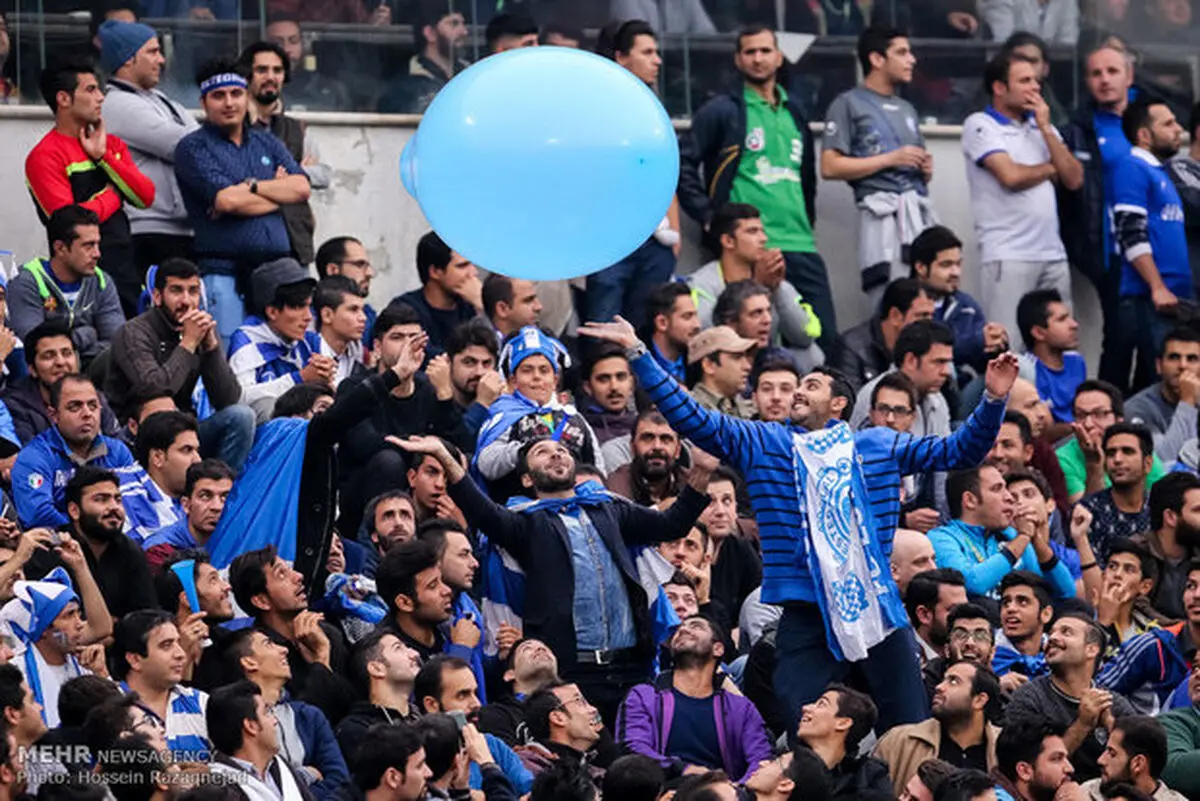 بازداشت تعدادی از تماشاگران پیش از شروع دربی!