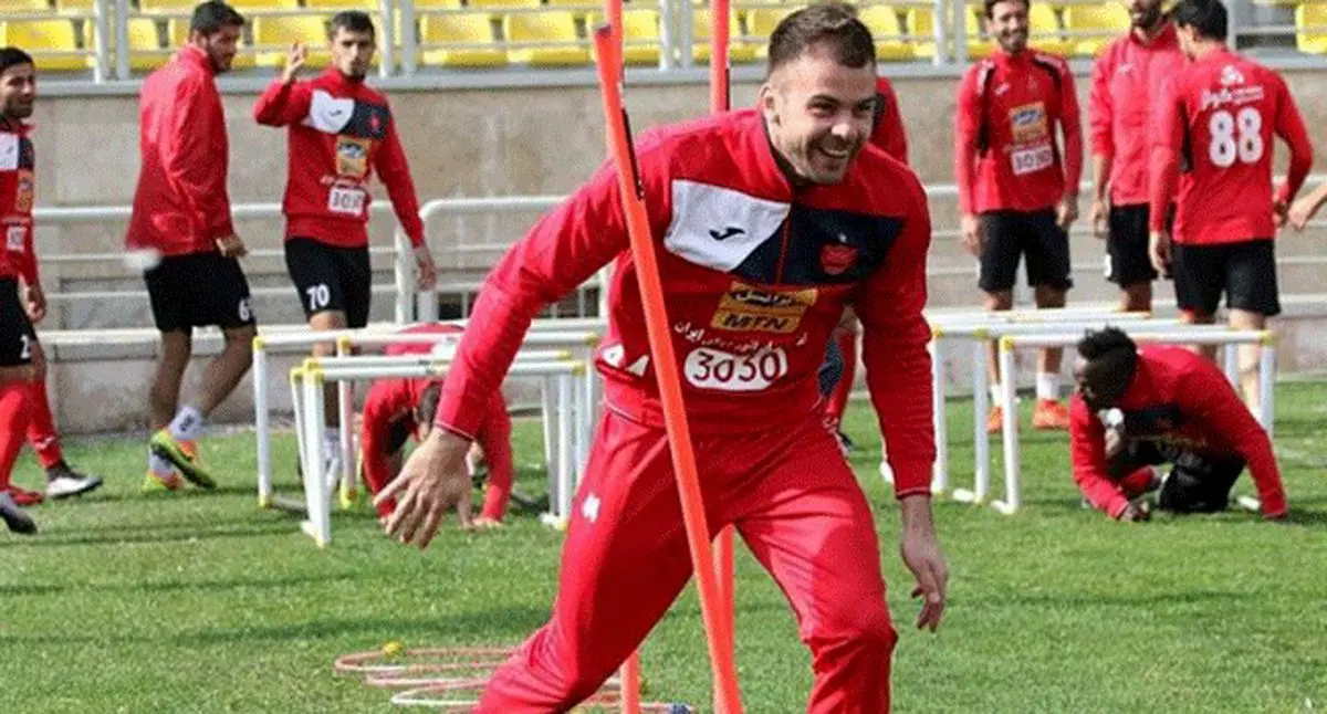 جشنِ دروازه‌بان پرسپولیس در کنار همسرش + عکس