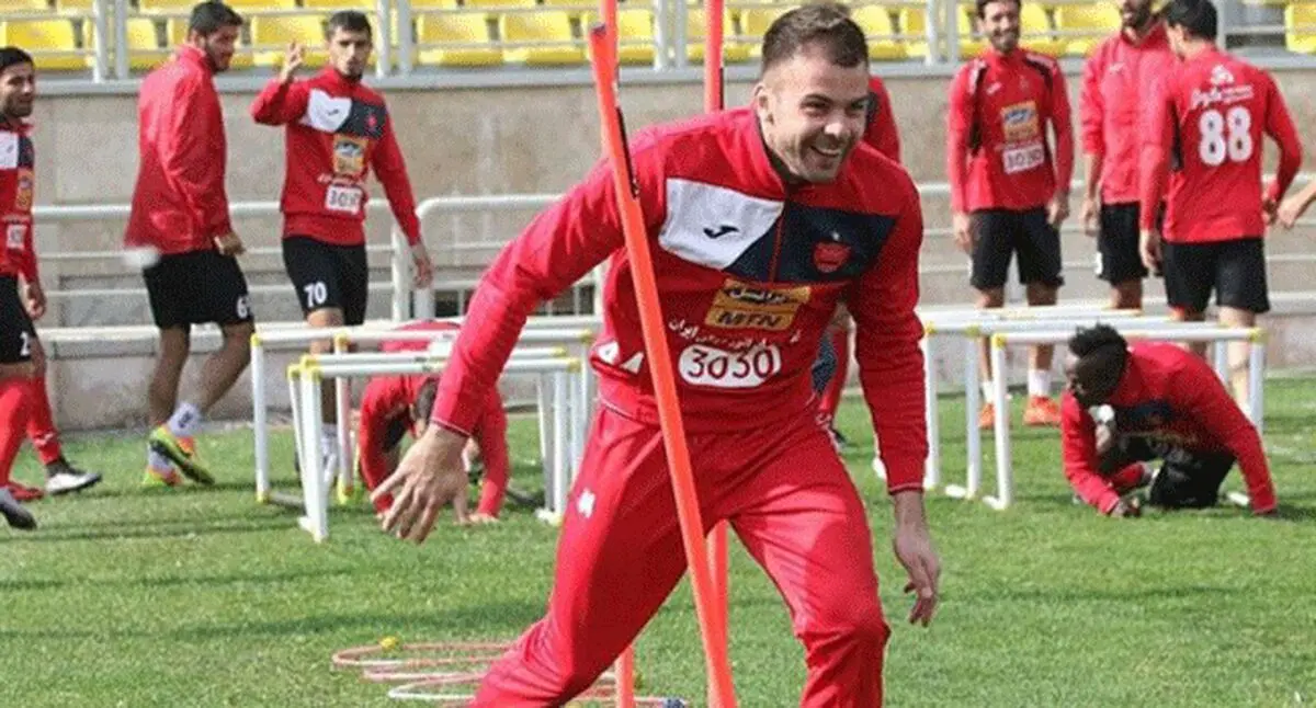 جشنِ دروازه‌بان پرسپولیس در کنار همسرش + عکس