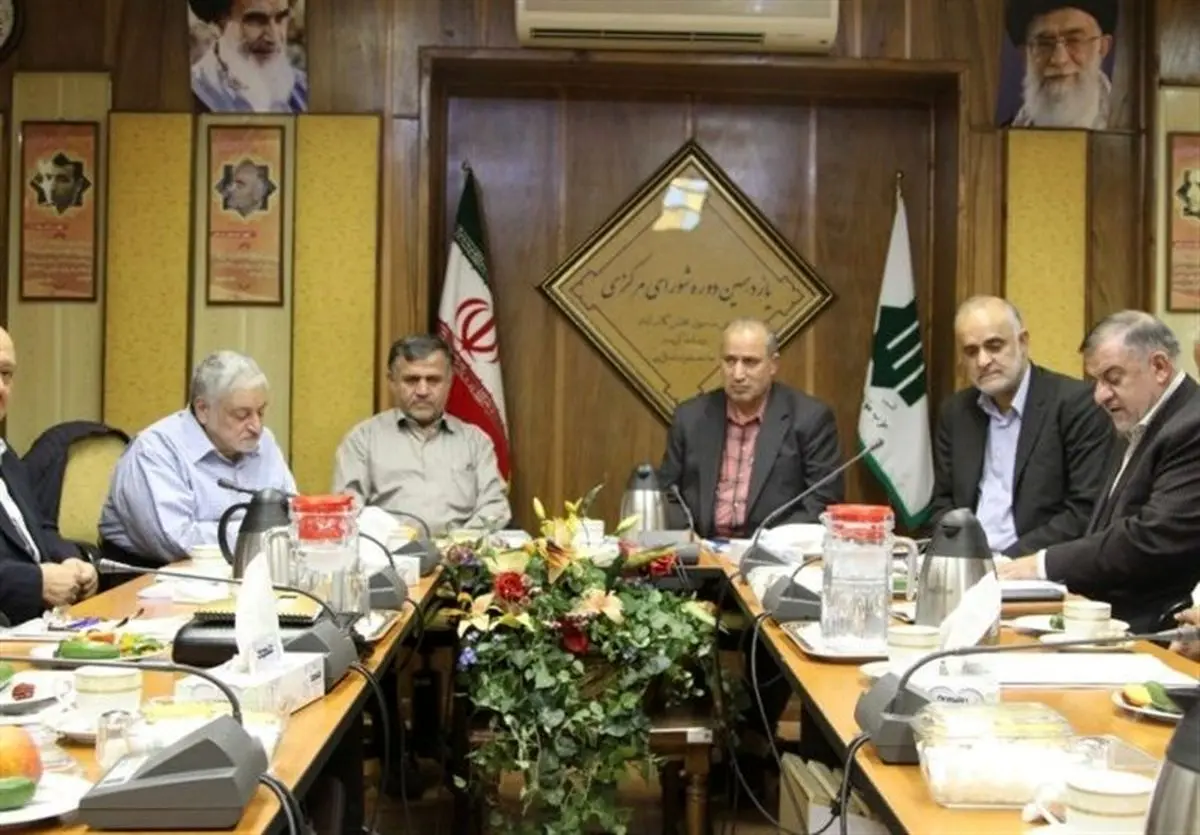 حضور رئیس فدراسیون فوتبال در یک حزب سیاسی!