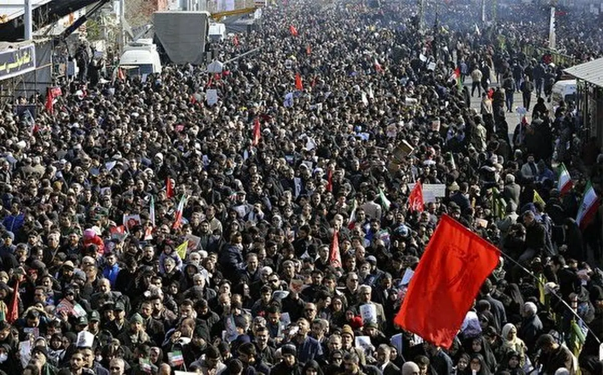 بدرقه تاریخی سردار شهید حاج قاسم سلیمانی در تهران/فیلم