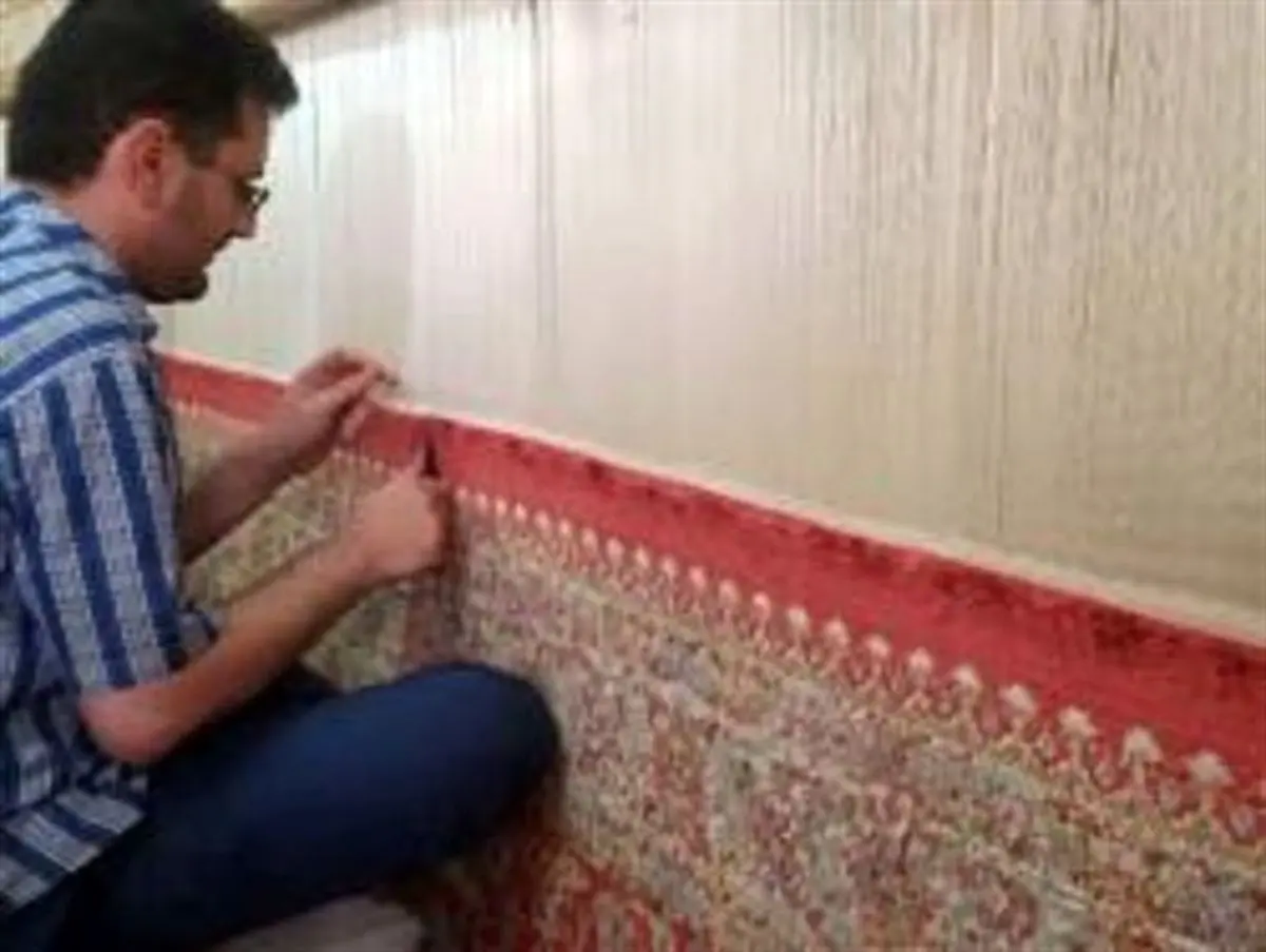 بافت بزرگترین فرش طرح شاه عباسی ایران در زنجان