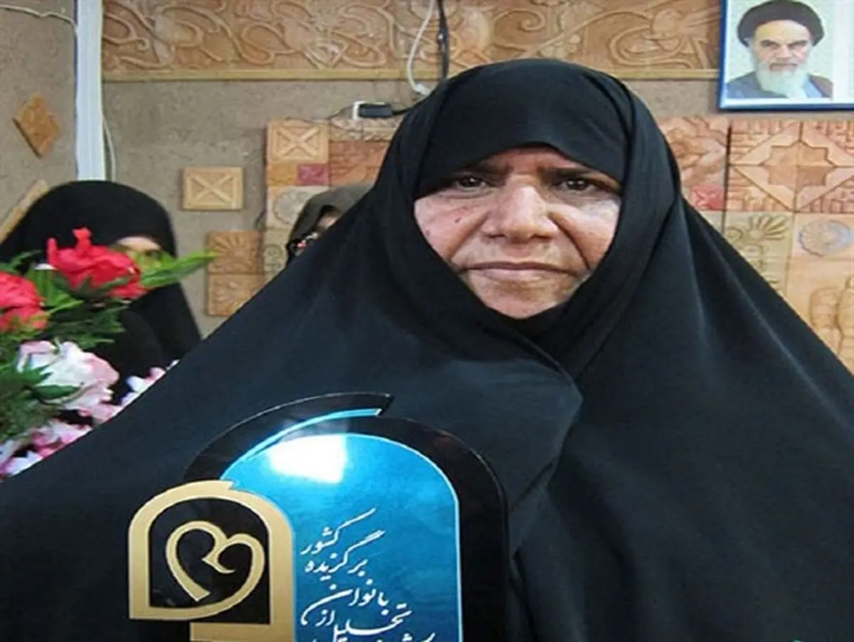 
۲۰ نفر از دانش آموزانم در جنگ شهید شدند