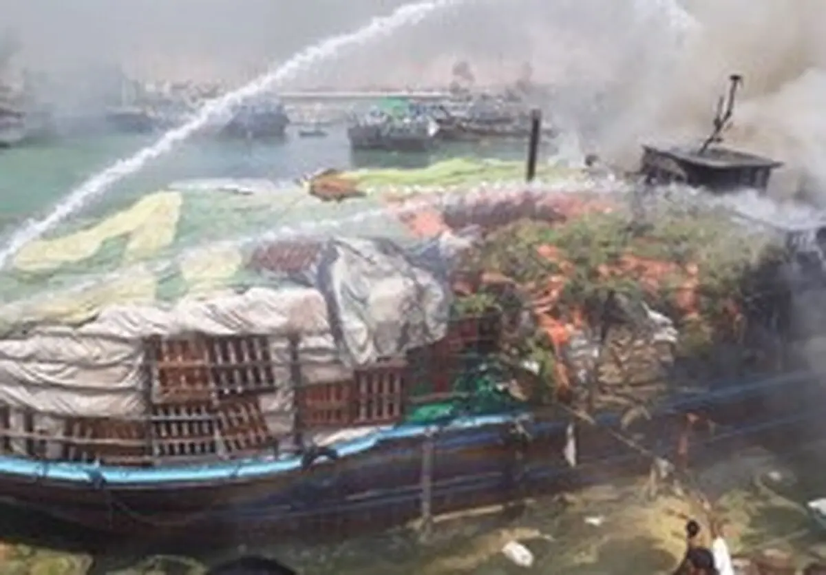 آتش‌سوزی در اسکله کنگان