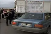 توزیع لاستیک جهادی توسط مجموعه تولید ایرانی در خیابان + عکس