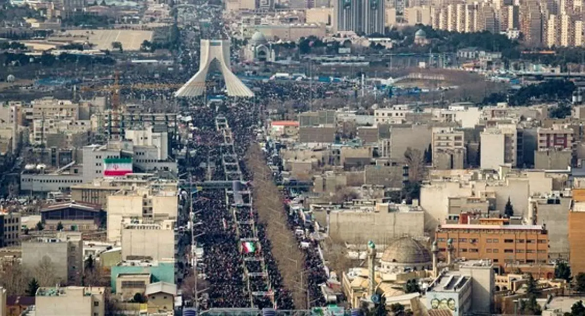 حاشیه راهپیمایی ۲۲ بهمن/ پاسخ کوبنده مردم به تهدیدات +تصاویر