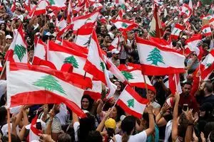آتش زدن عکس ترامپ توسط لبنانی‌ها 