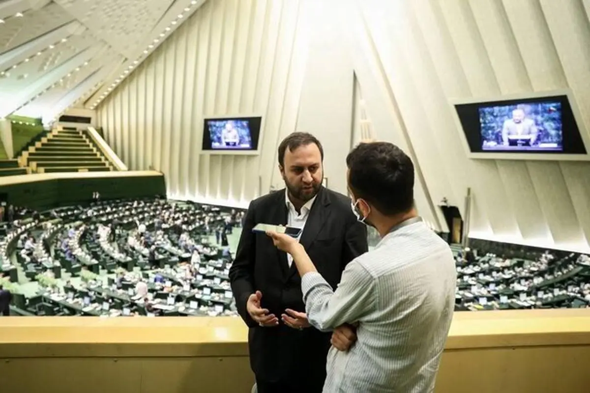 به بیانگیزگی و گلایهمندی فعالان اقتصادی در مناطق آزاد توجه شود