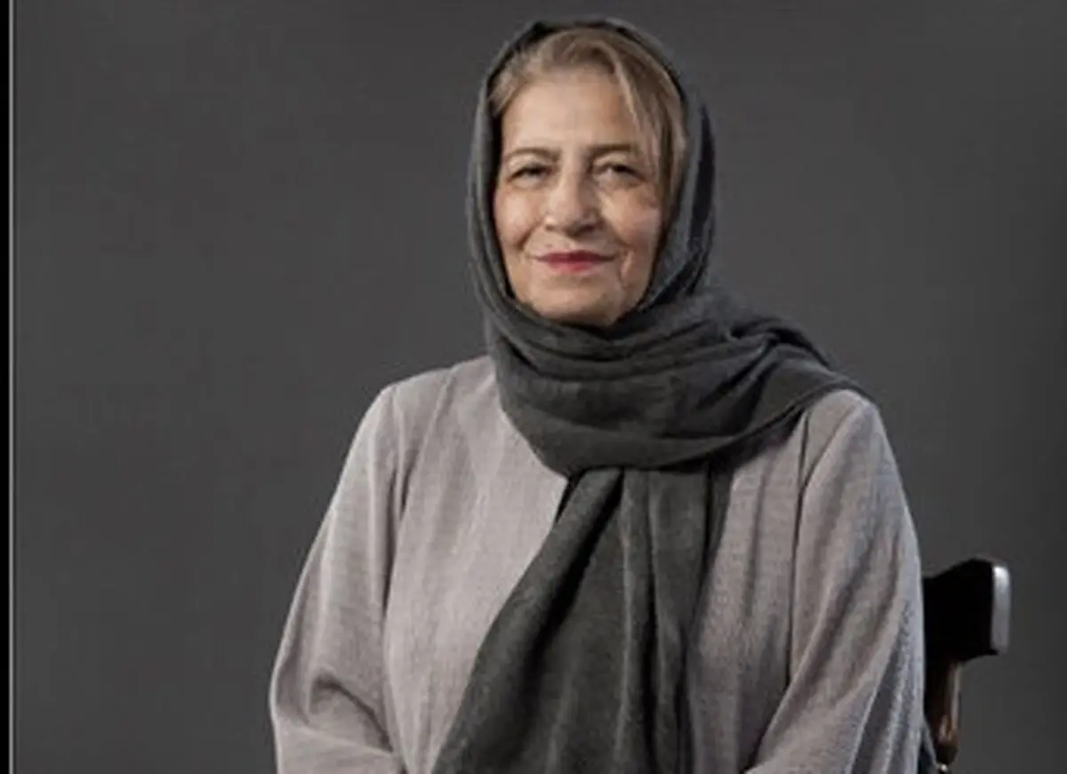 «احترام برومند» پای سفره یلدا/ عکس