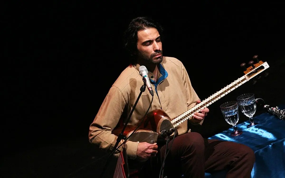 علی قمصری به روی صحنه می رود