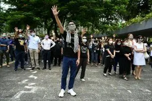 
معترضان هنگ کنگی بی‌اعتنا به ممنوعیت پلیس در خیابان‌ها
