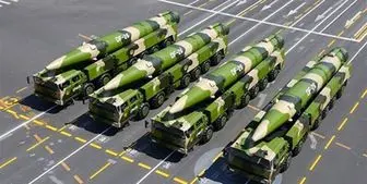 ناوهای آمریکا در تیررس موشکهای «دانگ فنگ» ارتش چین قرار دارند