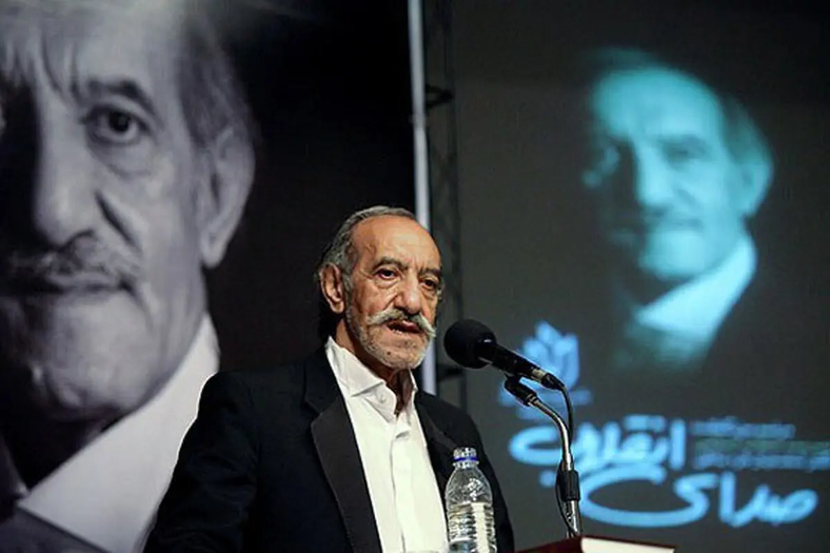 خواننده قدیمی  برای «سردار» می‌خواند