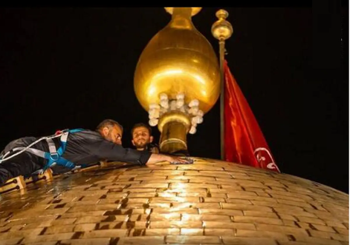 شستشوی گنبد حرم حضرت ابوالفضل العباس در آستانه محرم +فیلم