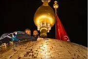 شستشوی گنبد حرم حضرت ابوالفضل العباس در آستانه محرم +فیلم