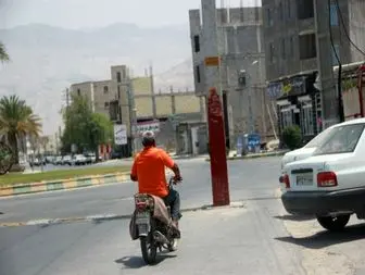 سرگردانی تیر های برق در وسط خیابان های پارسیان