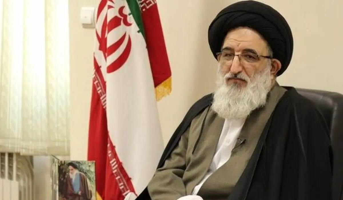 امام جمعه کرج در ساعات اول رای‌گیری/ عکس