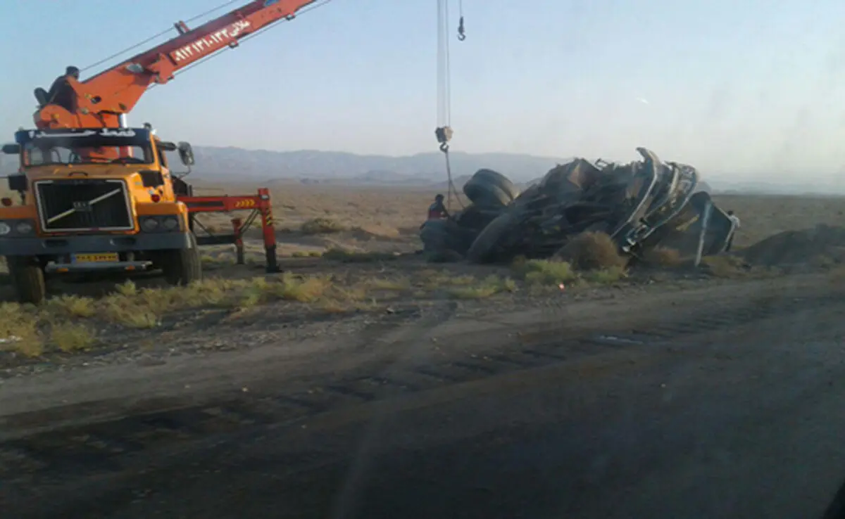 
خواب آلودگی راننده حادثه ساز شد+عکس
