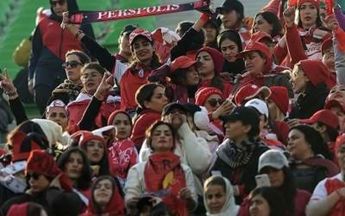 فحاشی زنان به بیرانوند در ورزشگاه آزادی!/چه شد به اینجا رسید فرهنگ هواداری؟