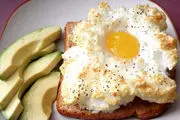 یک صبحانه زیبا و متفاوت با تخم مرغ ابری