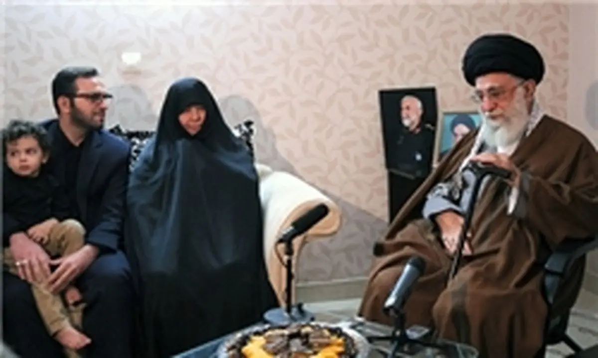 حاشیه حضور رهبر انقلاب در منزل سردار شهید همدانی