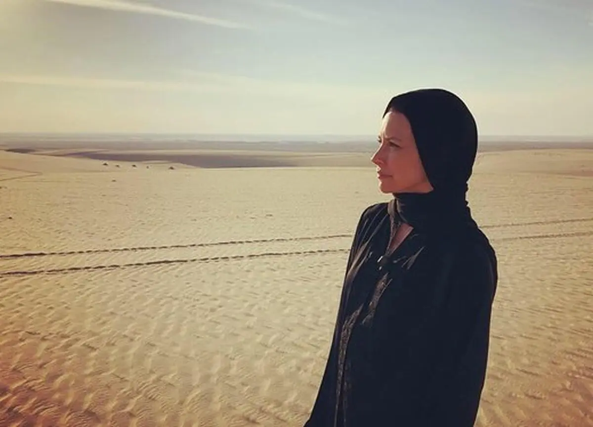بازیگر زن آمریکایی با حجاب کامل/ عکس