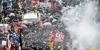 ادامه تظاهرات علیه سیاستهای ماکرون در فرانسه