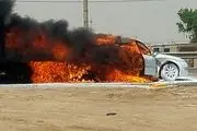 
خودروی مگان در آتش سوخت
