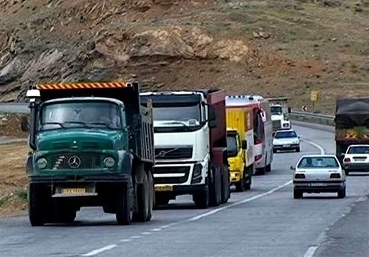 برخورد با تخلفات کامیون‌ها در ۴۶ نقطه از تهران
