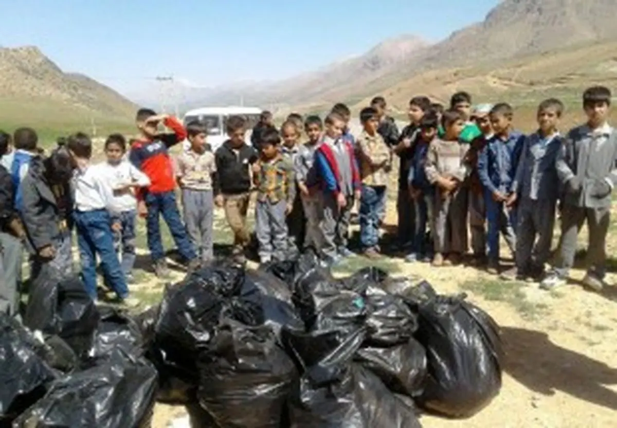 ورودی شهر اردل توسط دانش‌آموزان پاکسازی شد