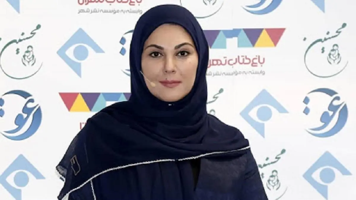 تیپ خفن لاله اسکندری بر سر مزار شاعر کاشانی /عکس