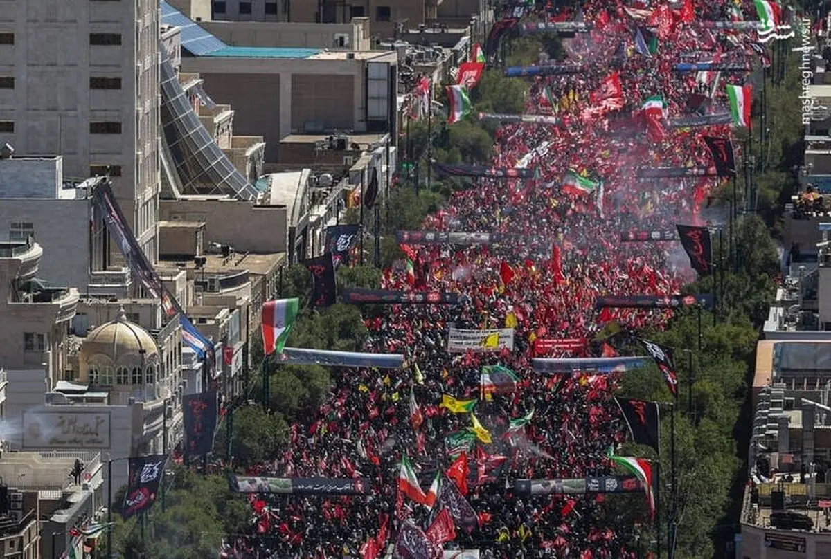 آخرین وداع؛ «آقای شهید ایران» به مشهدالرضا رسید/ تصاویر هوایی از خیابان امام رضا مشهد +عکس و فیلم